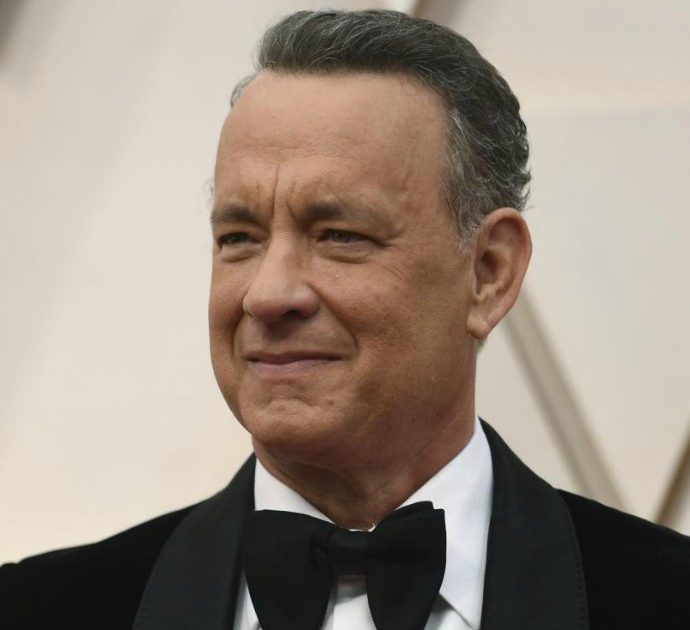 “Botte e violenze da mia madre, sono cresciuta tra gli escrementi dei cani e la puzza di fumo”: il libro choc della figlia di Tom Hanks. L’attore la difende
