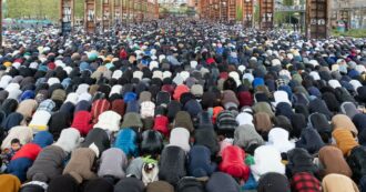 Copertina di Ramadan, al via il mese di digiuno e preghiere: cosa prevede e perché la beneficienza ha un ruolo centrale