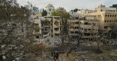 Copertina di Tel Aviv torna ad attaccare l’Iran: raid dell’aeronautica. Netanyahu: “Dominiamo i cieli”. Almeno 8 morti in Israele